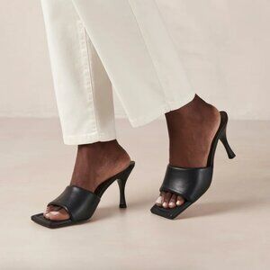 NWOT ALOHAS Puffy Black Leather Mules